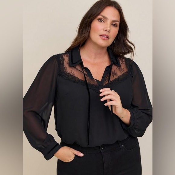 Torrid Black Lace and Velvet Top - Size 30 (6) - Picture 1 of 5
